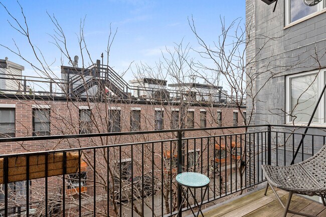 Building Photo - 2217 W Madison St