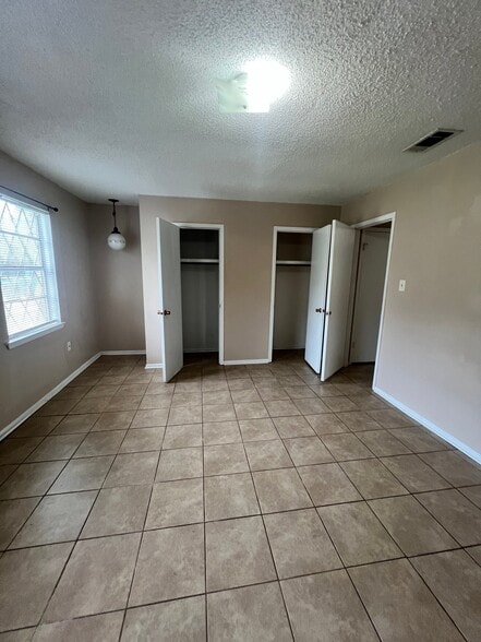 Building Photo - 2619 Calle Hermosa St