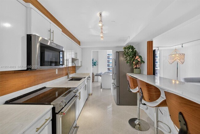 Building Photo - 2401 Collins Ave