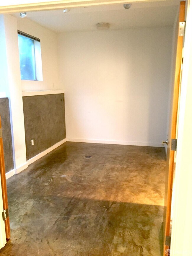 Building Photo - 52 Rausch St