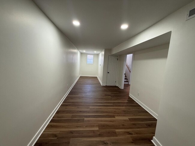 Building Photo - 415 Doak St