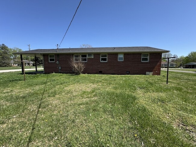 Building Photo - 527 Swanee St