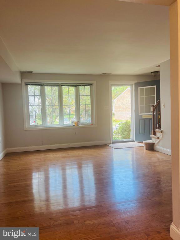 Building Photo - 755 Azalea Dr