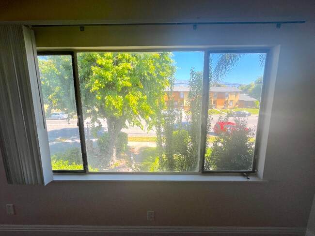 Building Photo - 513 W G St