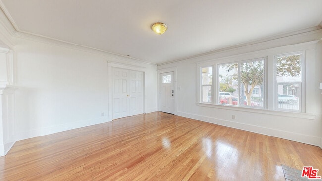 Building Photo - 1436 S Norton Ave