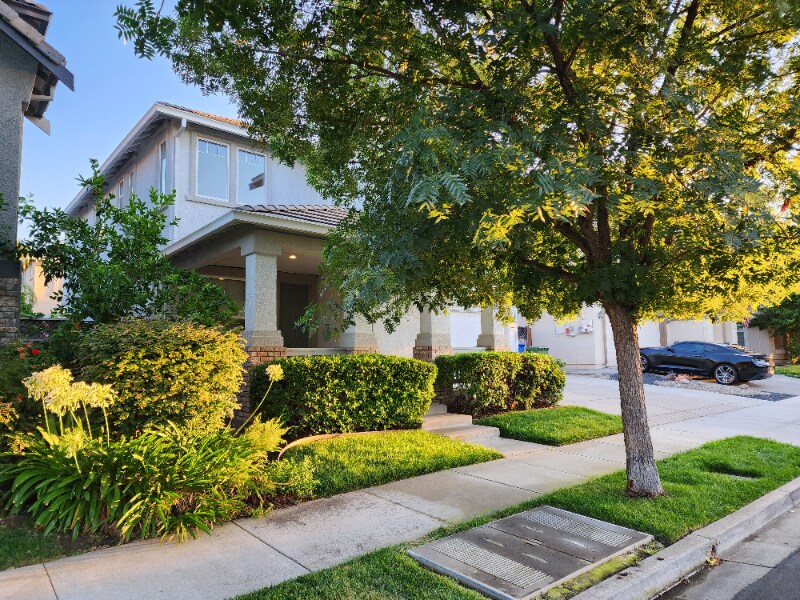 Building Photo - 2400 Tamalpais Ave