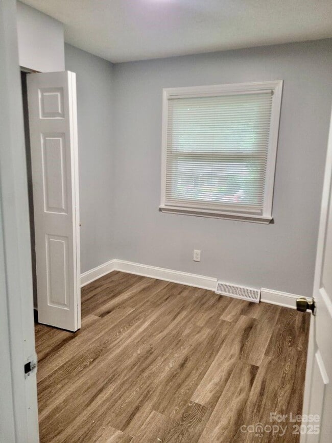 Building Photo - 1531 Longleaf Dr