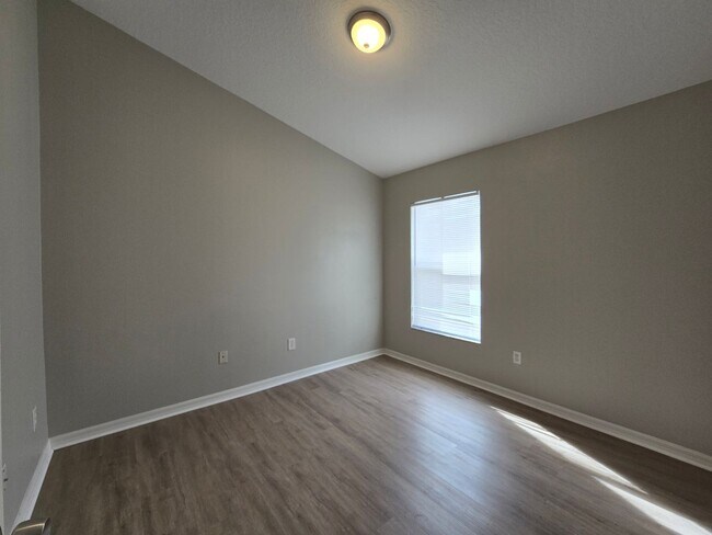 Building Photo - New Listing in Land O'Lakes