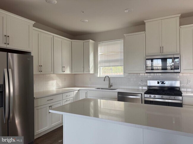 Building Photo - 83 Four Leaf Dr