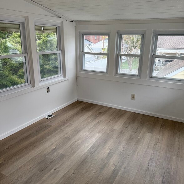 Sunroom - 45 N 21st St