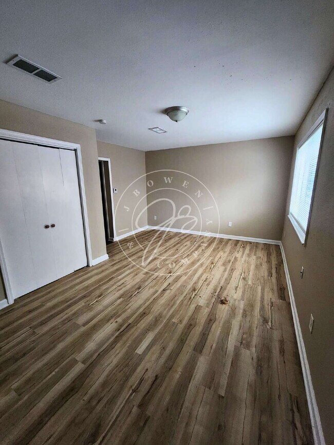 Building Photo - Updated 4-Bedroom Home with 1.5 Baths – Minutes from Oregon