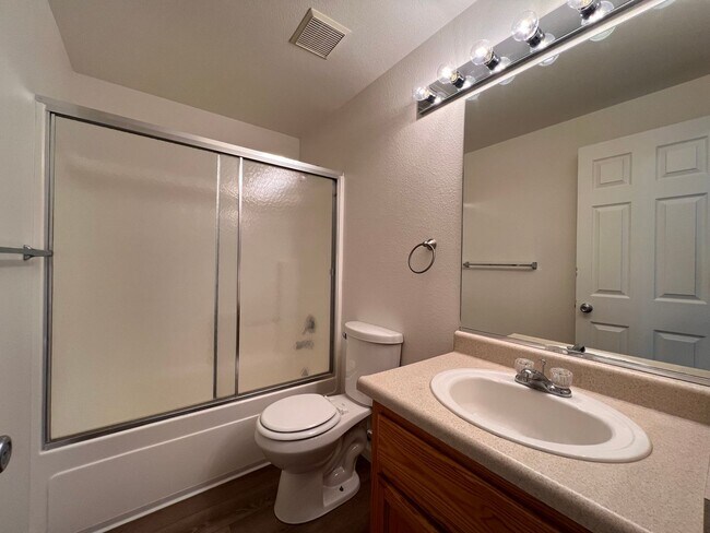 Building Photo - 3-bedroom Fernley home