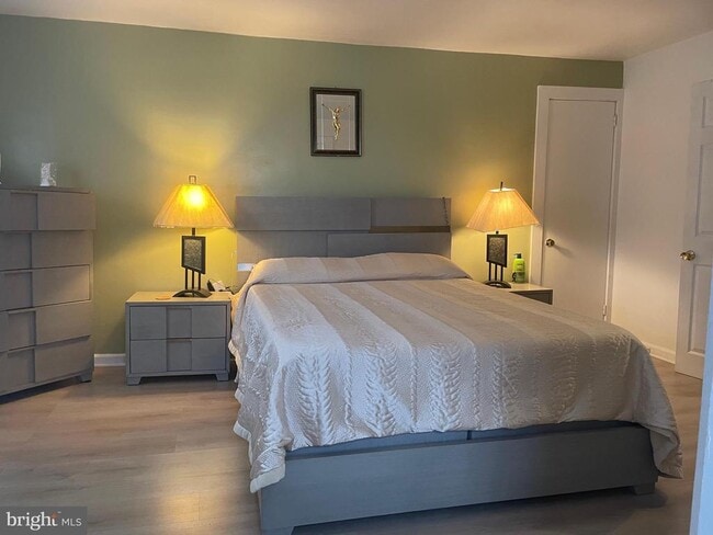 Building Photo - 695 W Kings Hwy