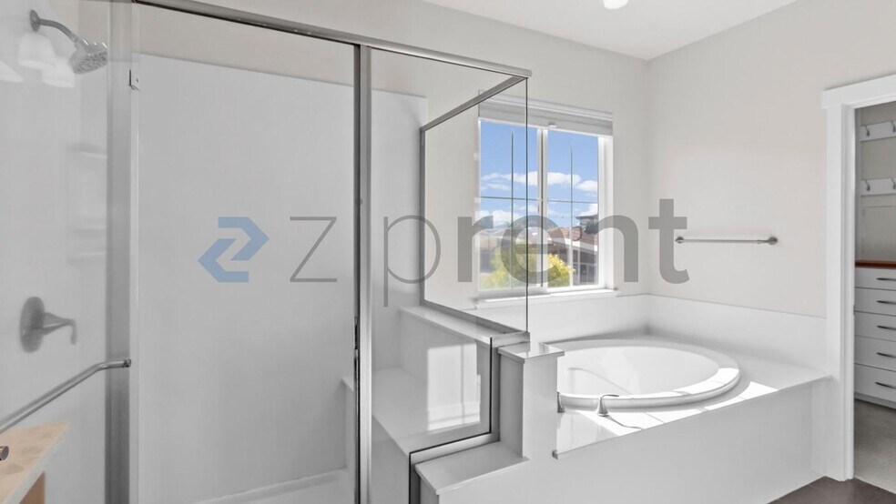 Building Photo - Unit