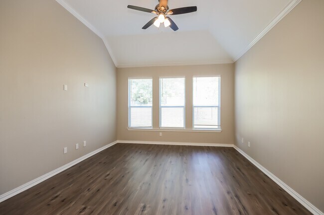 Building Photo - 28923 Hidden Lake W