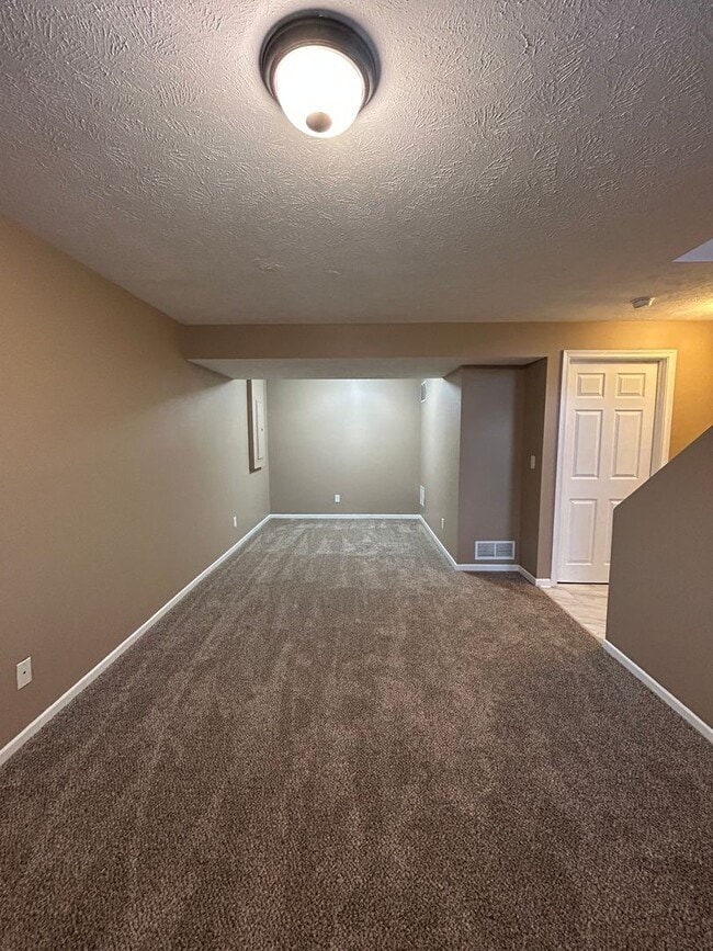 Building Photo - Spacious Split Level Living in Millard with a Backyard You’ll Love