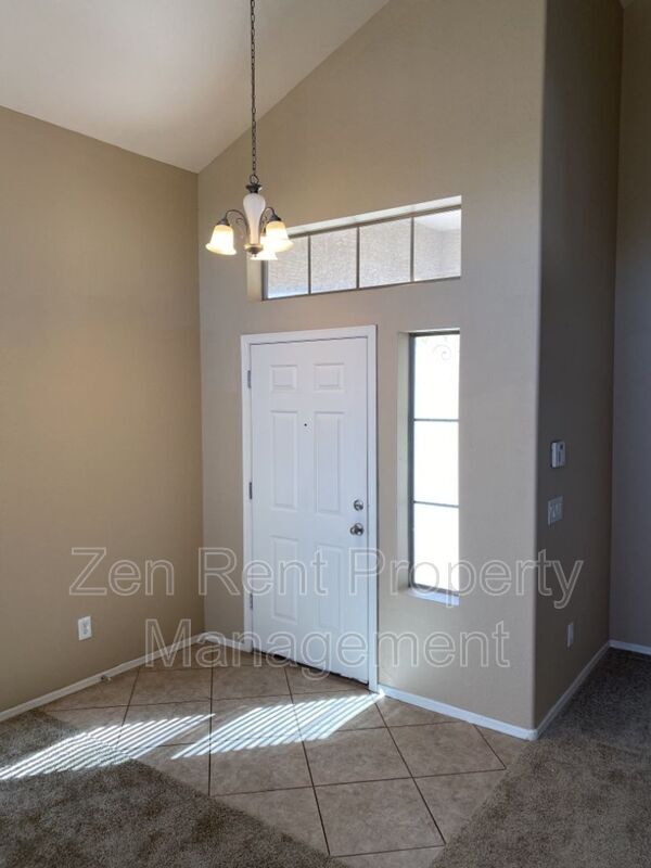 Building Photo - 2541 W Canyon Way