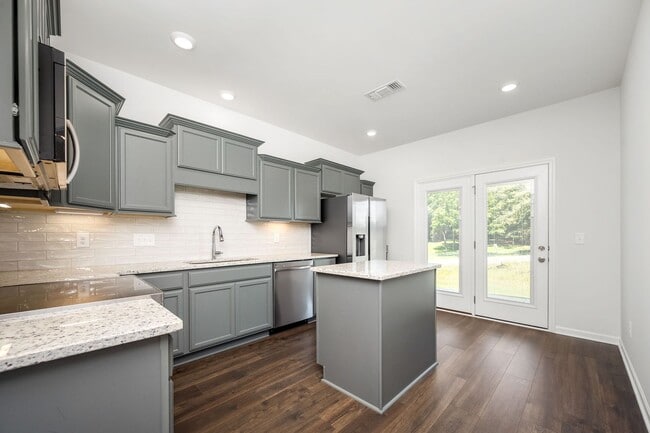 Building Photo - Park Place Townhome!