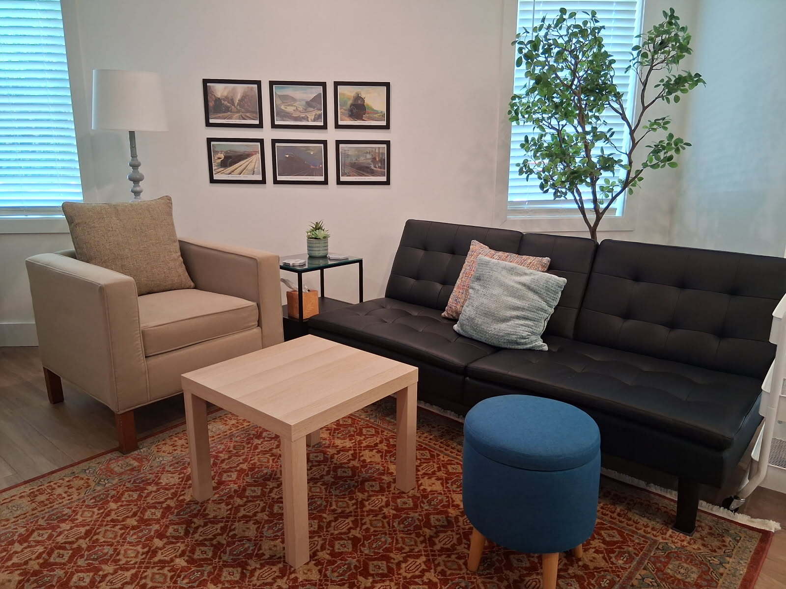 Open concept living area - 517 18th St