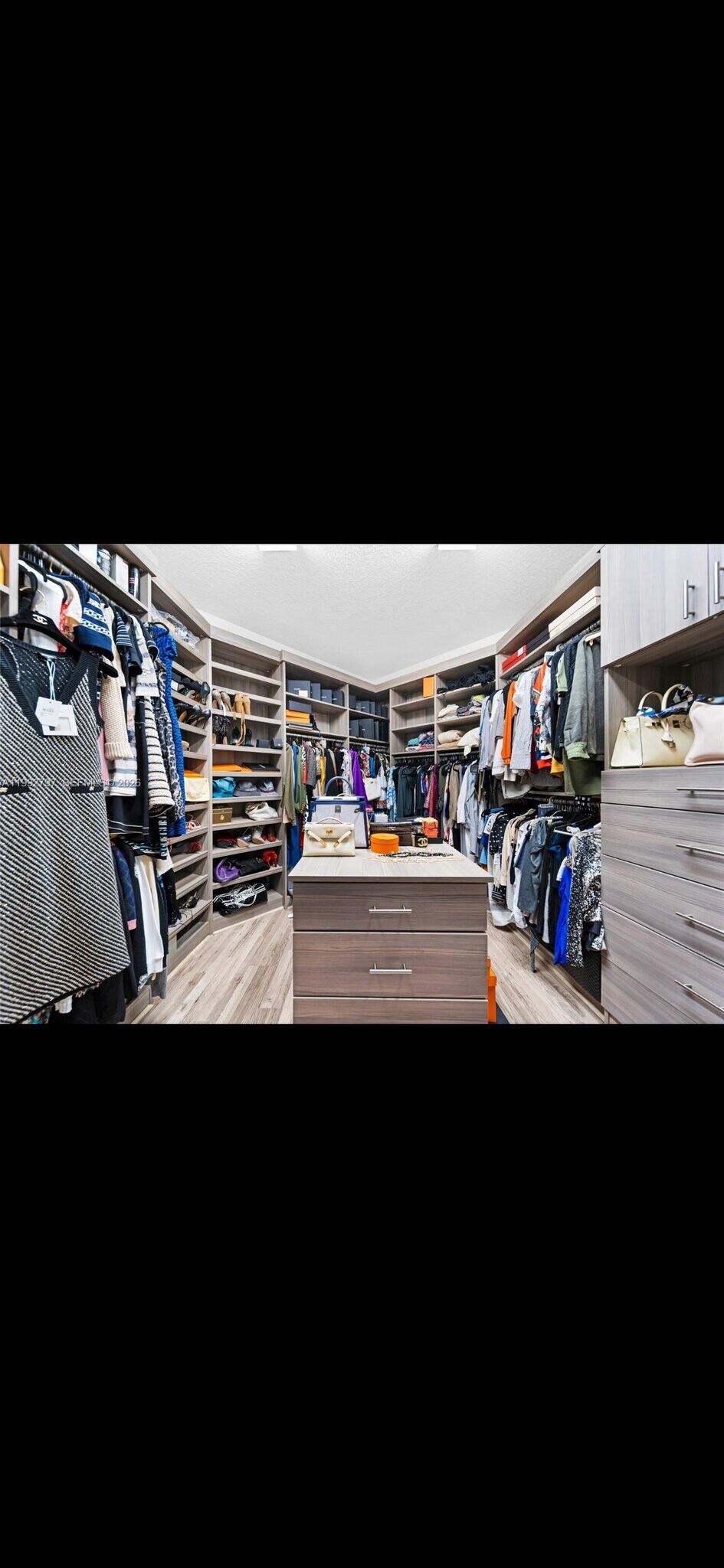 Building Photo - 16849 Pierre Cir