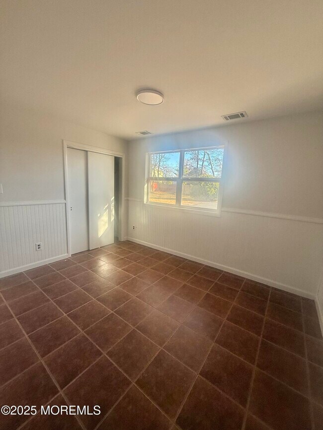 Building Photo - 117 Greymoor Rd