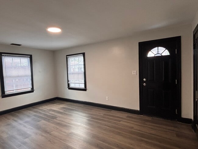 Building Photo - 219 N 32nd St