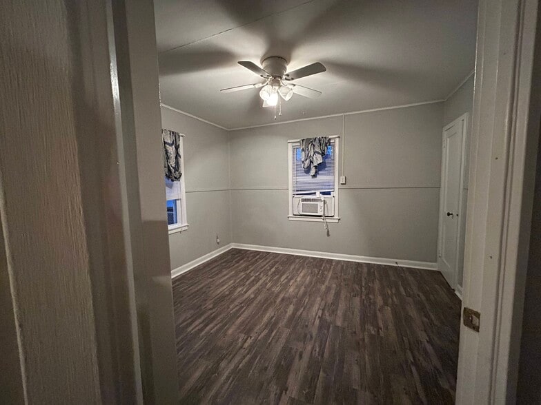 Building Photo - 2622 Knox Ave