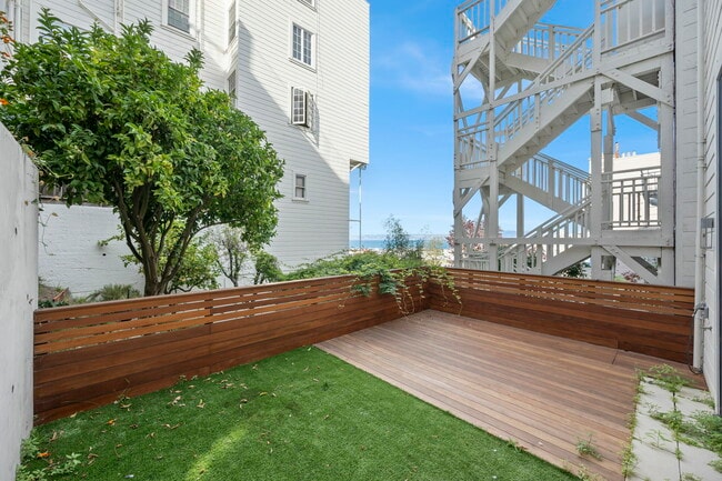 Building Photo - 1074 Filbert St