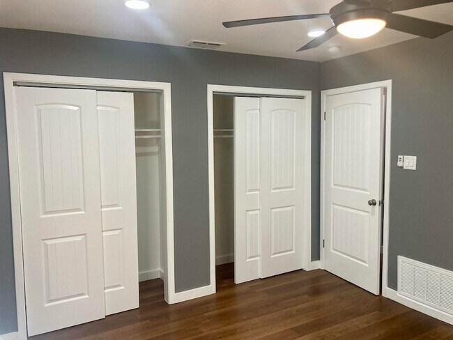 Building Photo - 901 Avenue E