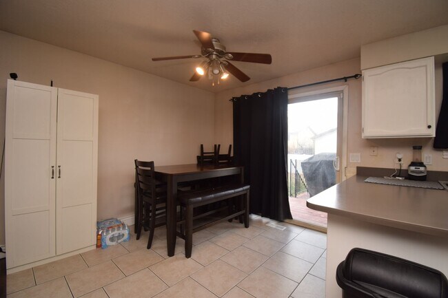 Building Photo - Charming West Jordan 4 Bed with Open Layout and Spacious Primary!!