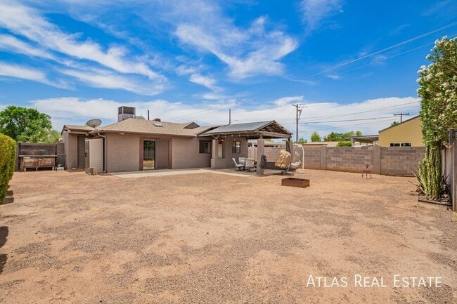 Building Photo - 224 W Montecito Ave