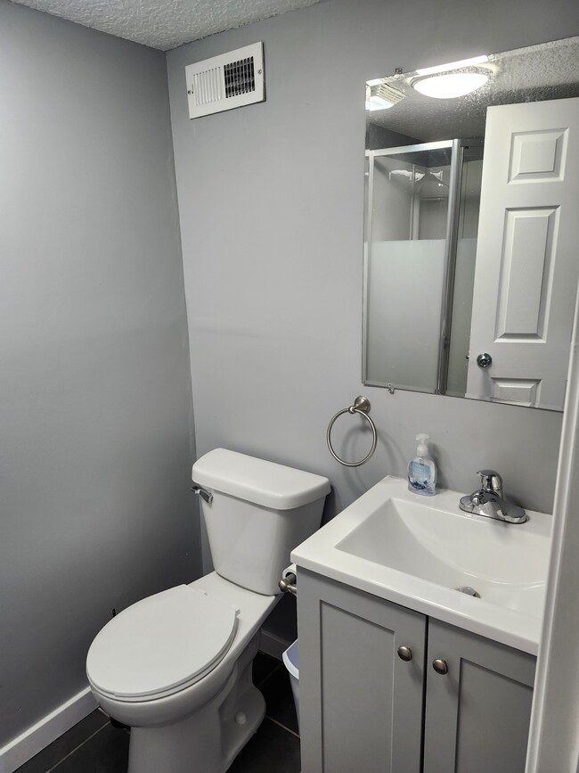 Building Photo - 7211 Camden Ave N