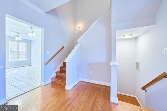 Building Photo - 685 Springhouse Square SE