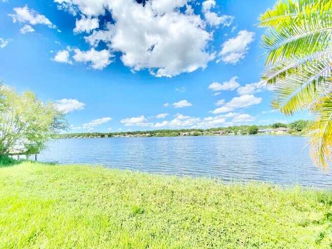 Building Photo - Stunning Lake View Home in Waterside Estate!