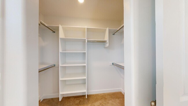 Building Photo - TOWNHOMES FOR RENT - AVAILABLE NOW