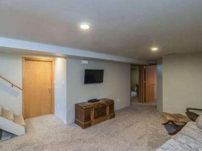 Building Photo - 617 Barr Dr