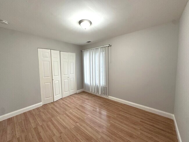 Building Photo - 1581 Quaker Ln