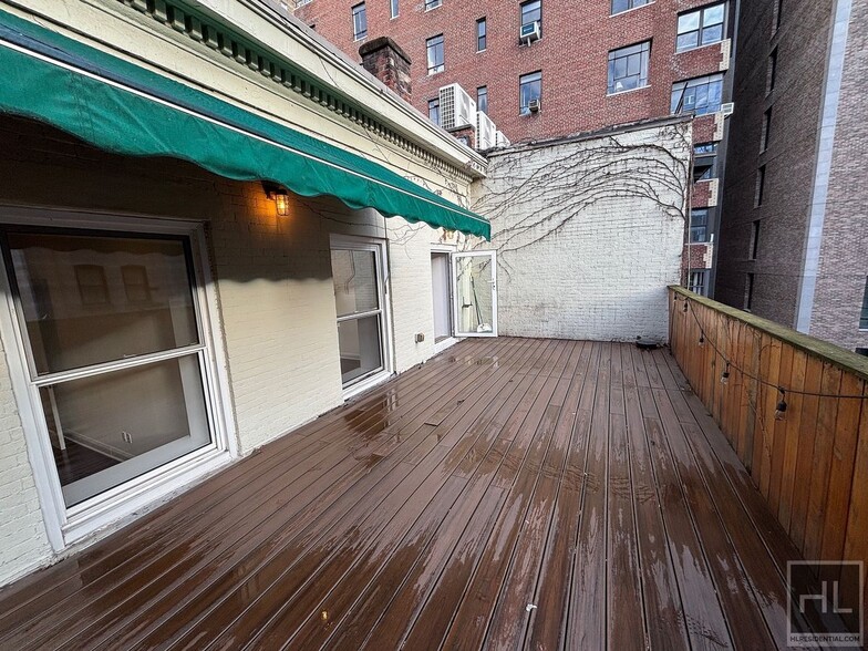 Building Photo - WEST 9 AVE