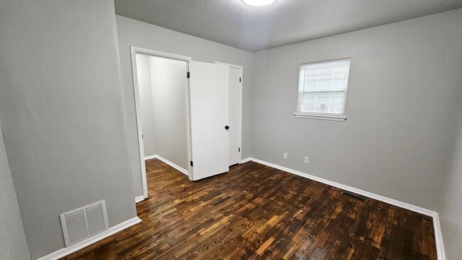 Building Photo - Beautifully Renovated 4 Bed