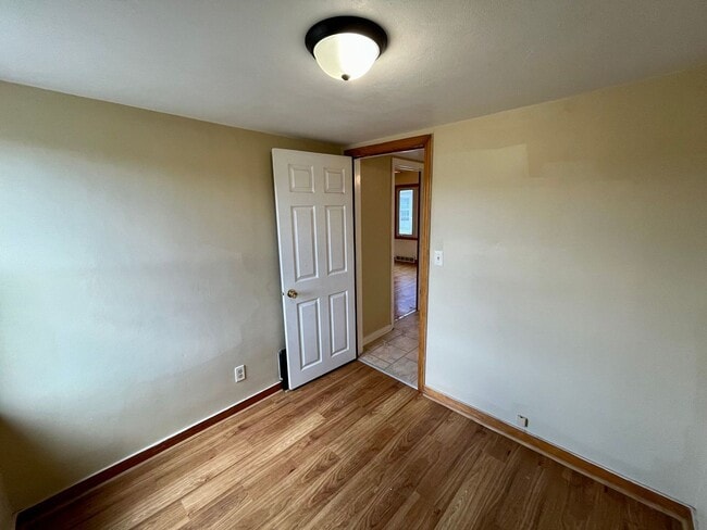 Building Photo - 3 Bed 1 Bath Single Family Home in Rhinela...