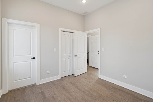 Building Photo - 4839 W Huron St