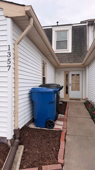 Building Photo - 1357 Hafford Rd