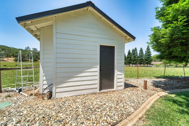 Building Photo - Escape to the Country – Beautiful 3 Bed, 2...
