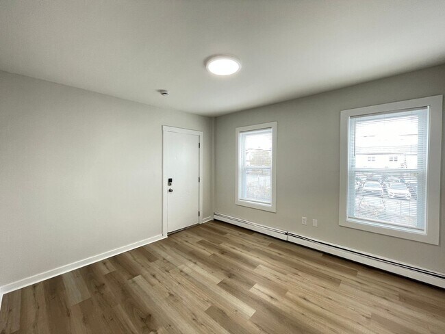 Building Photo - 124 Beech St