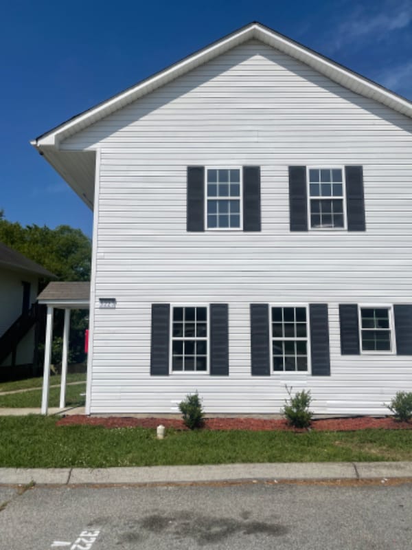 Building Photo - 3223 Summit Ave