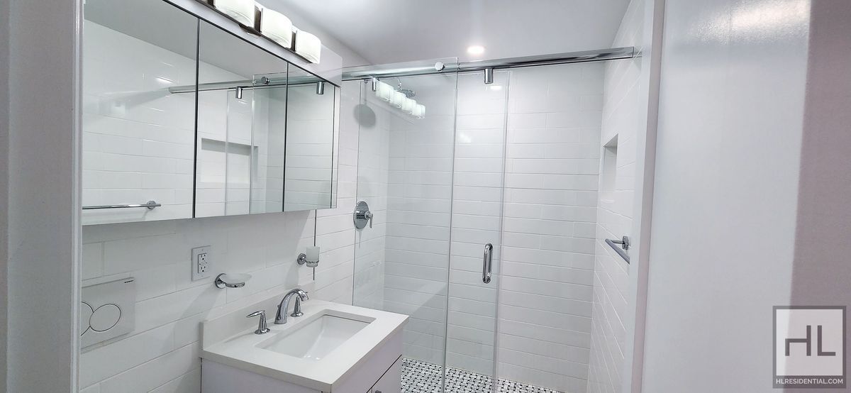 Building Photo - E 16 ST