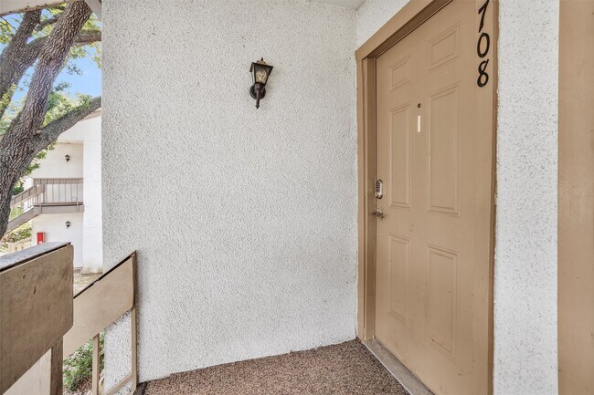 Building Photo - 12100 Melville Dr