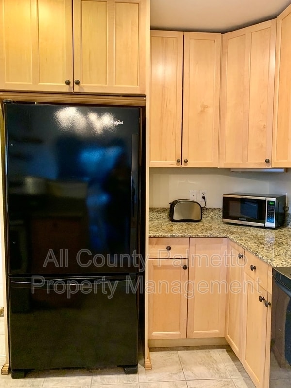 Building Photo - 213 Gordon St