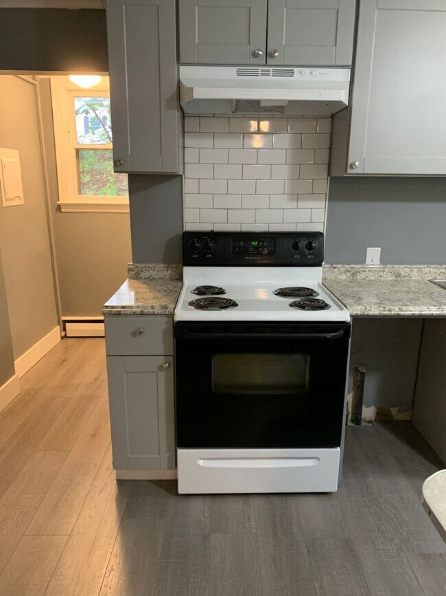 Building Photo - Charming 3-Bedroom Apartment in Midtown Ki...