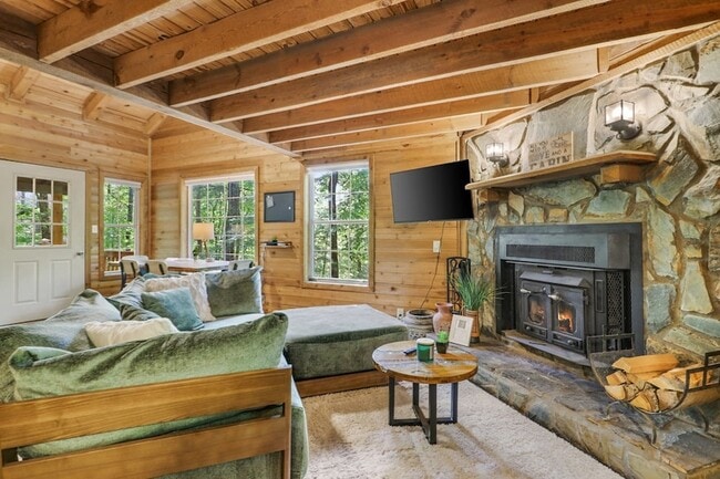 Building Photo - 166 Nantahala Pass Rd